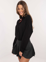 Hurt Czarna damska koszula oversize z broszką 