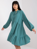 Morska sukienka z falbaną i długim rękawem