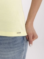 Żółty damski t-shirt basic z okrągłym dekoltem