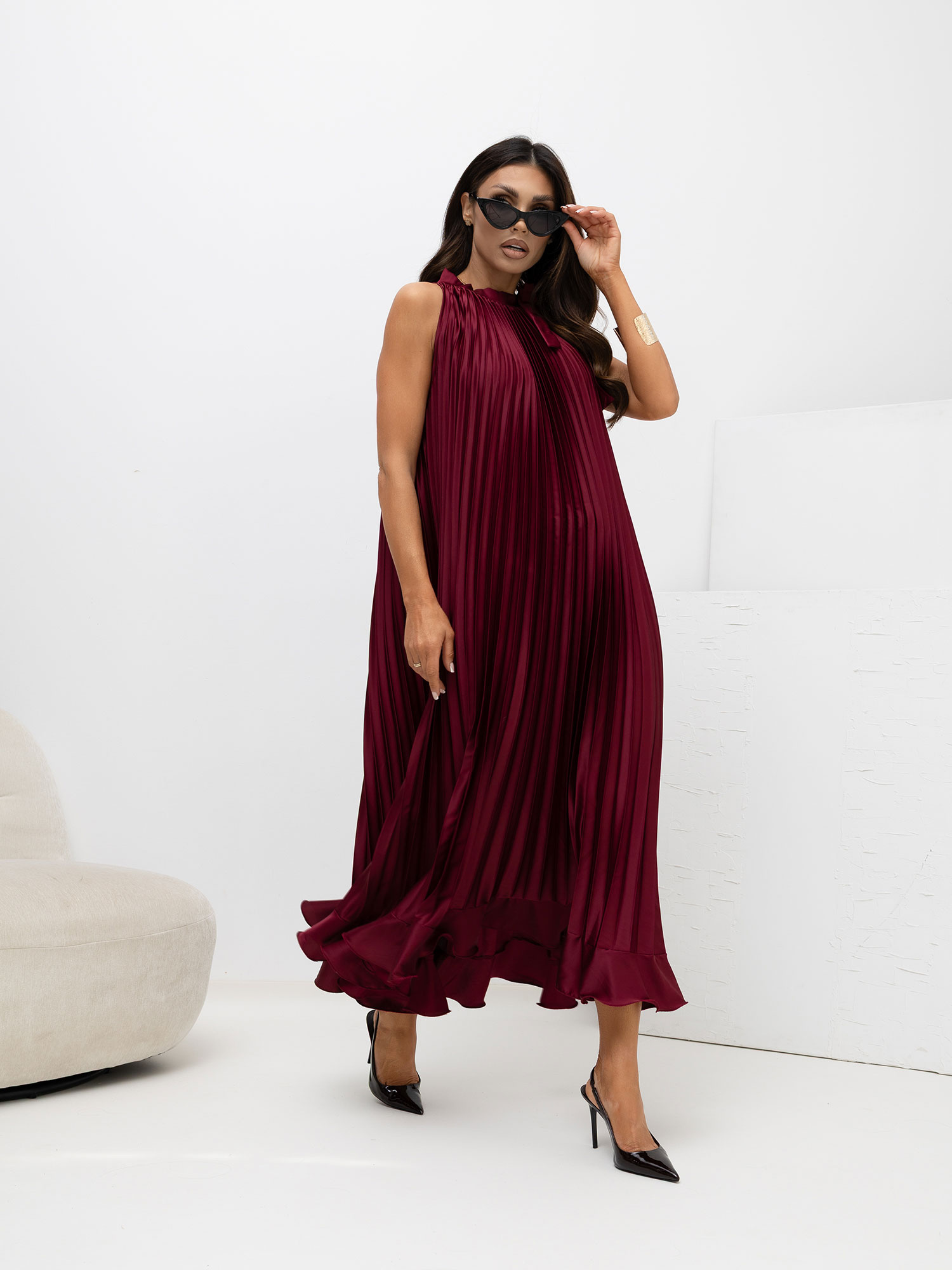 Bordowa sukienka z wiązaniem na ramieniu RUE PARIS 