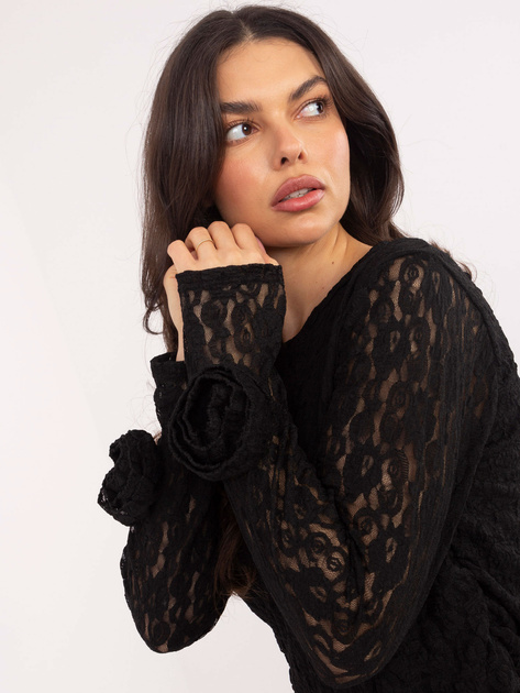Czarna koronkowa bluzka z drapowaniem