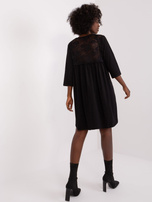 Hurt Czarna sukienka z rękawem 3/4 Jamelia RUE PARIS