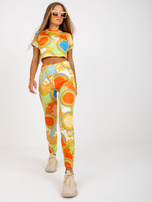 Orange gemusterter Casual-Set mit Leggings.