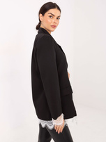 Czarna marynarka z koronkowym wykończeniem