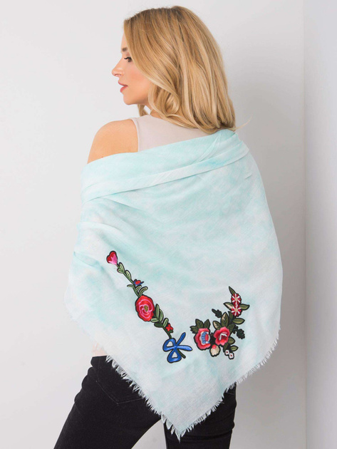 Miętowa chusta z naszywkami