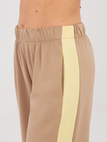 Ciemnobeżowy komplet z szerokimi spodniami RUE PARIS 