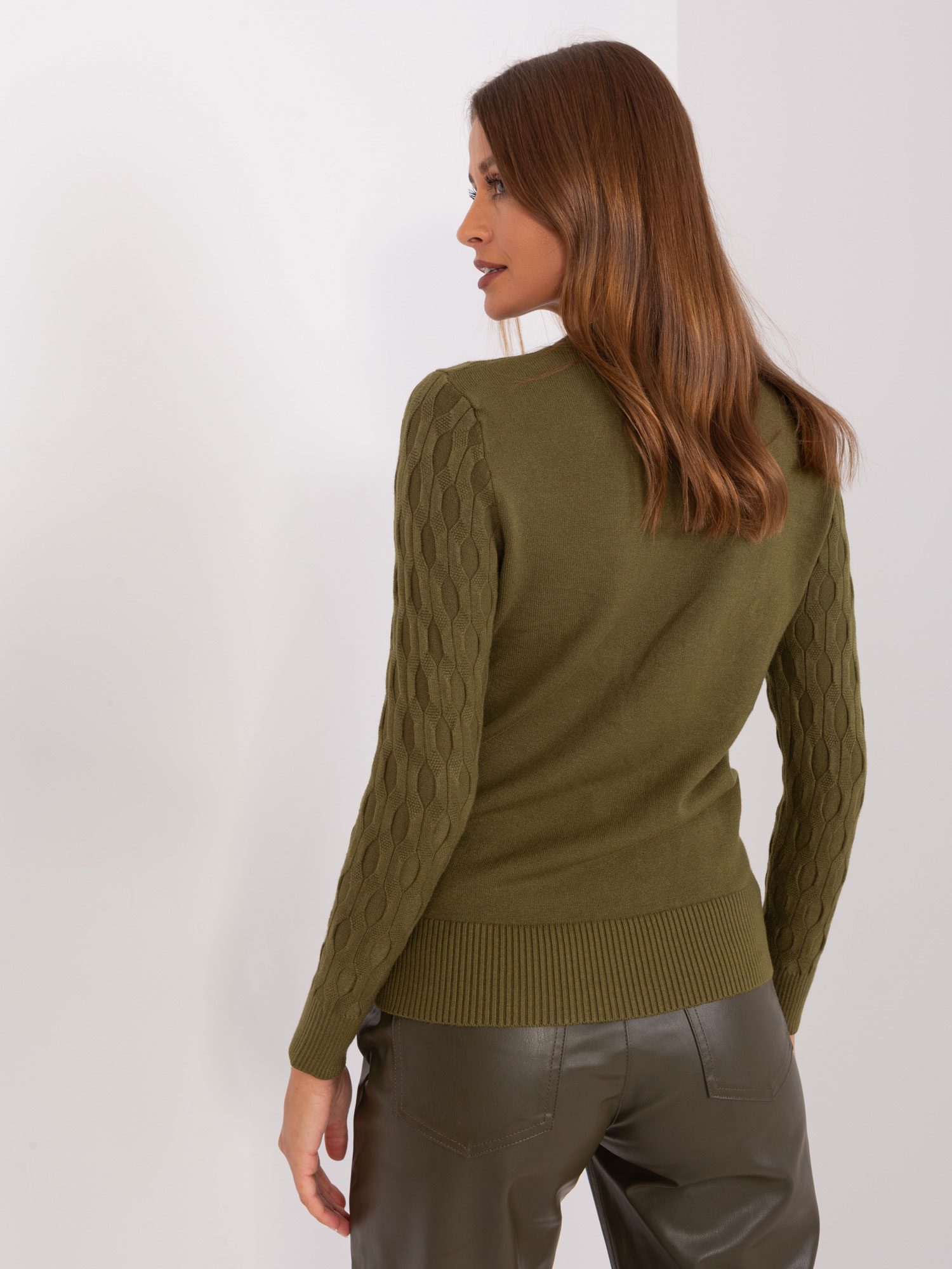 Khaki sweter klasyczny z długim rękawem