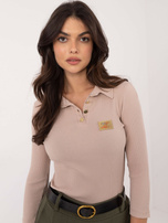 Hurtownia Beżowa dopasowana bluzka z rękawem 3/4