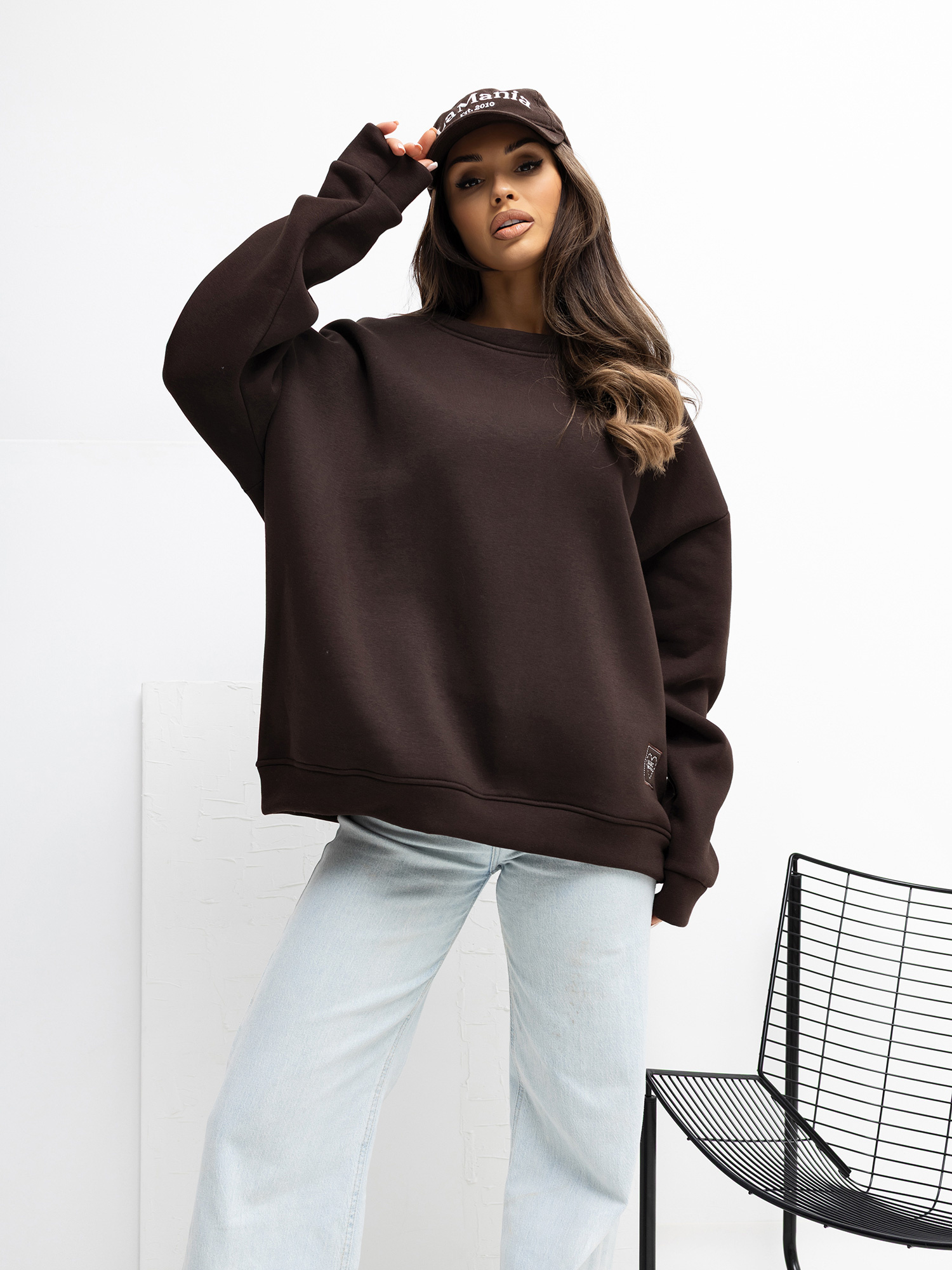 Czekoladowa dresowa bluza basic z ociepleniem RUE PARIS 
