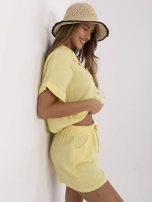 Jasnożółte muślinowe szorty z wiązaniem