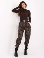 Dunkelbraune Camouflage-Hose mit 7/8-Bein.