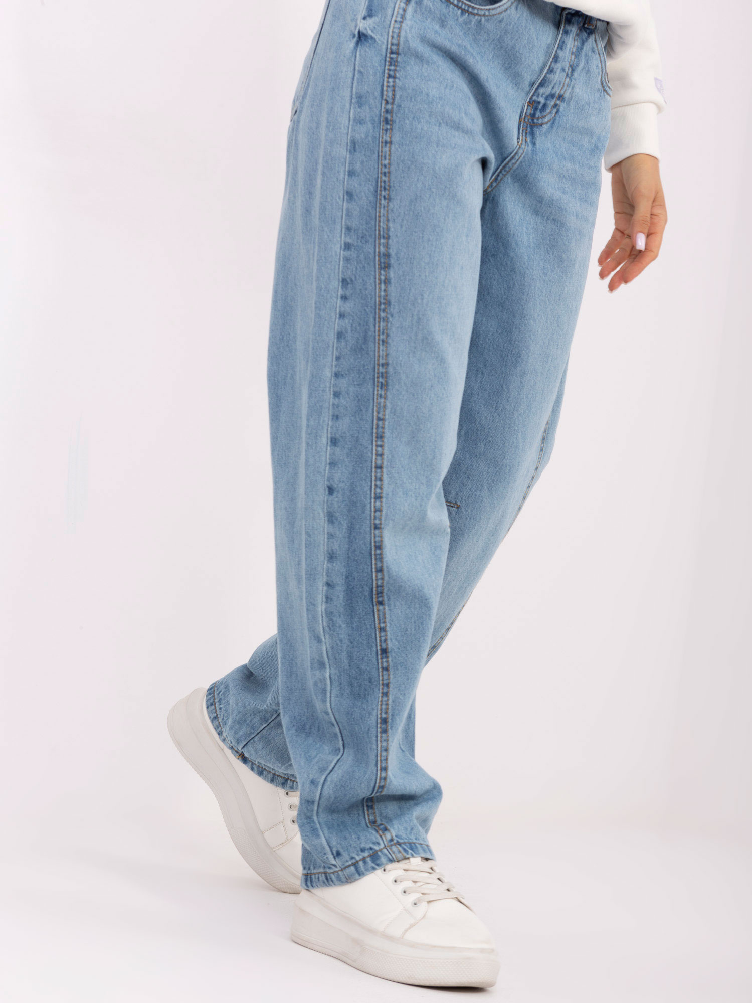 Light blue balloon fit jeans SUBLEVEL.