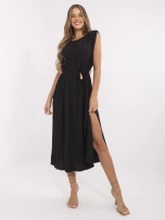 Czarna letnia sukienka z poduszkami na ramionach