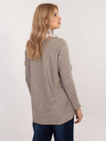 Hurtownia Ciemnobeżowy sweter oversize z apaszką