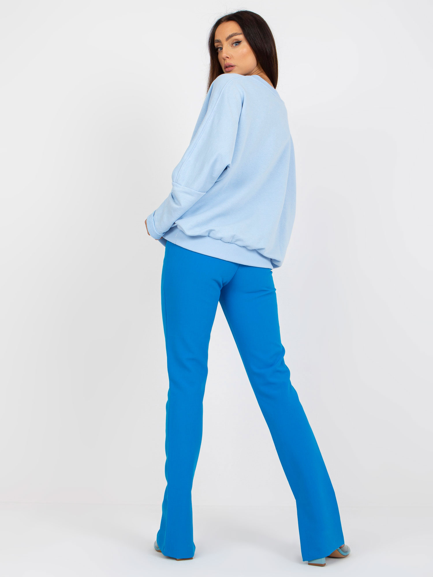 Jasnoniebieska damska bluza basic o kroju oversize RUE PARIS