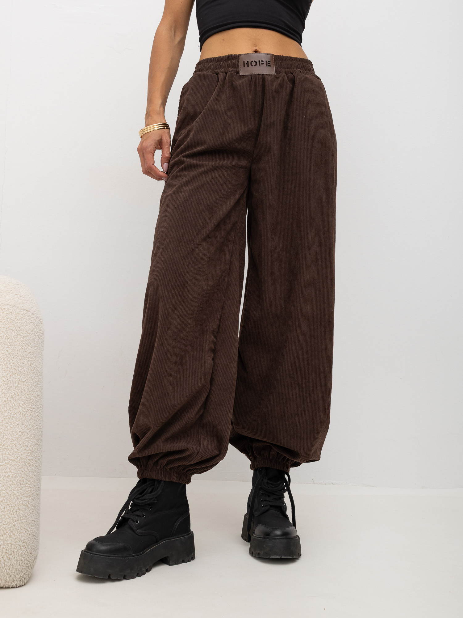 RUE PARIS Braune Cord-Jogginghosen mit weitem Bein.