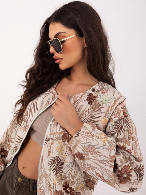 Brązowa damska kurtka o kroju bomberki