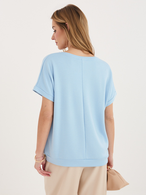 Jasnoniebieska bluzka z kontrastowym napisem