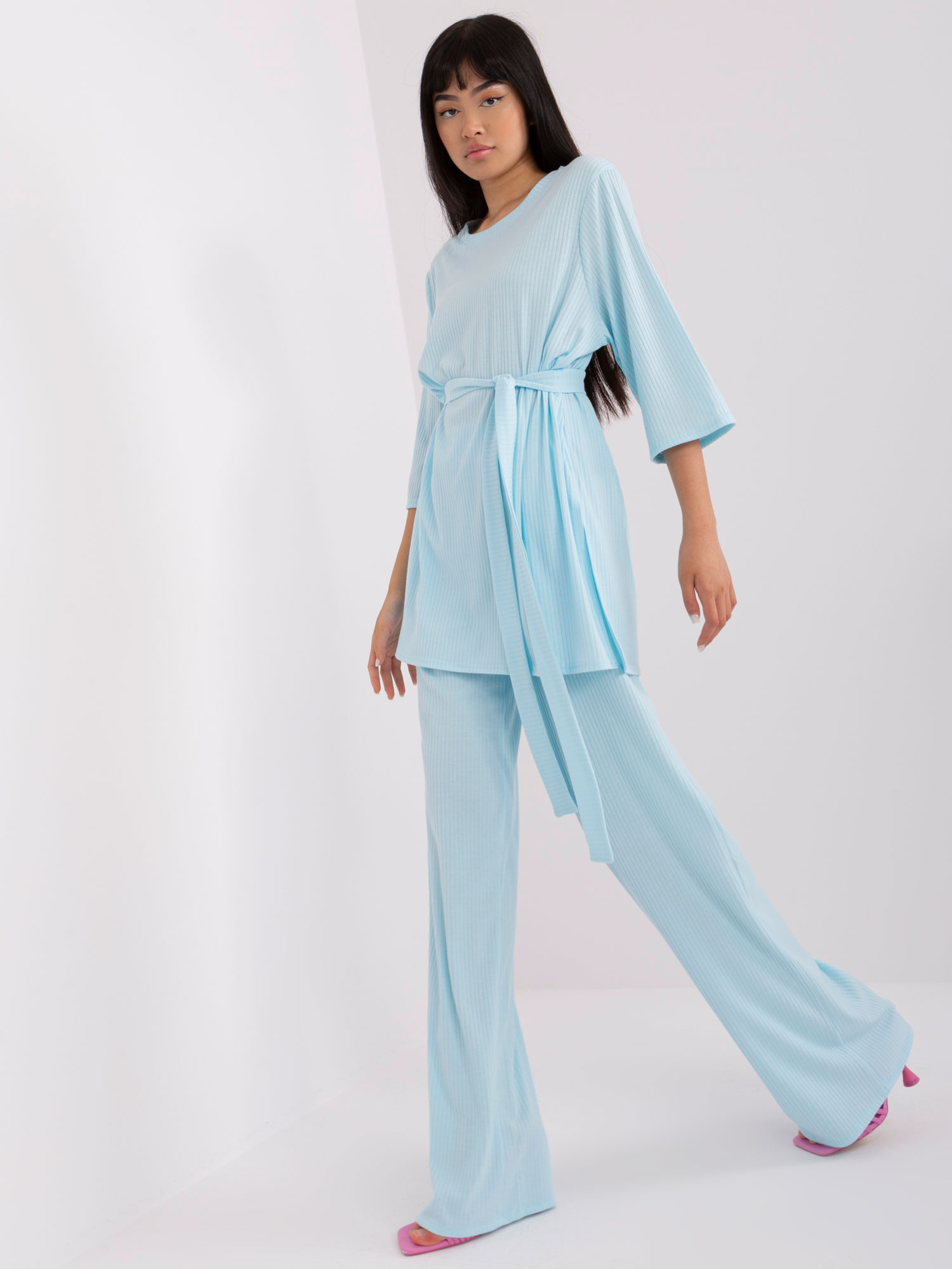Jasnoniebieski komplet casualowy z bluzką oversize