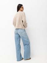 Beżowy sweter oversize z bufiastymi rękawami
