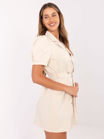 Jasnobeżowa sukienka z dwurzędowym zapięciem