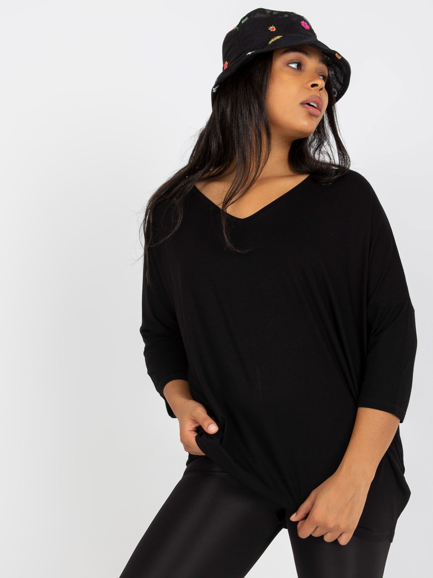 Czarna codzienna bluzka plus size z rękawem 3/4