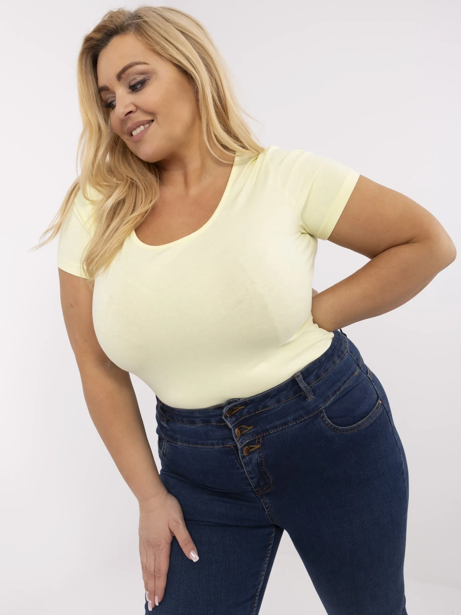 Jasnożółty t-shirt plus size z okrągłym dekoltem RUE PARIS 