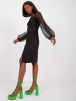 Czarna sukienka koktajlowa z bufiastymi rękawami 