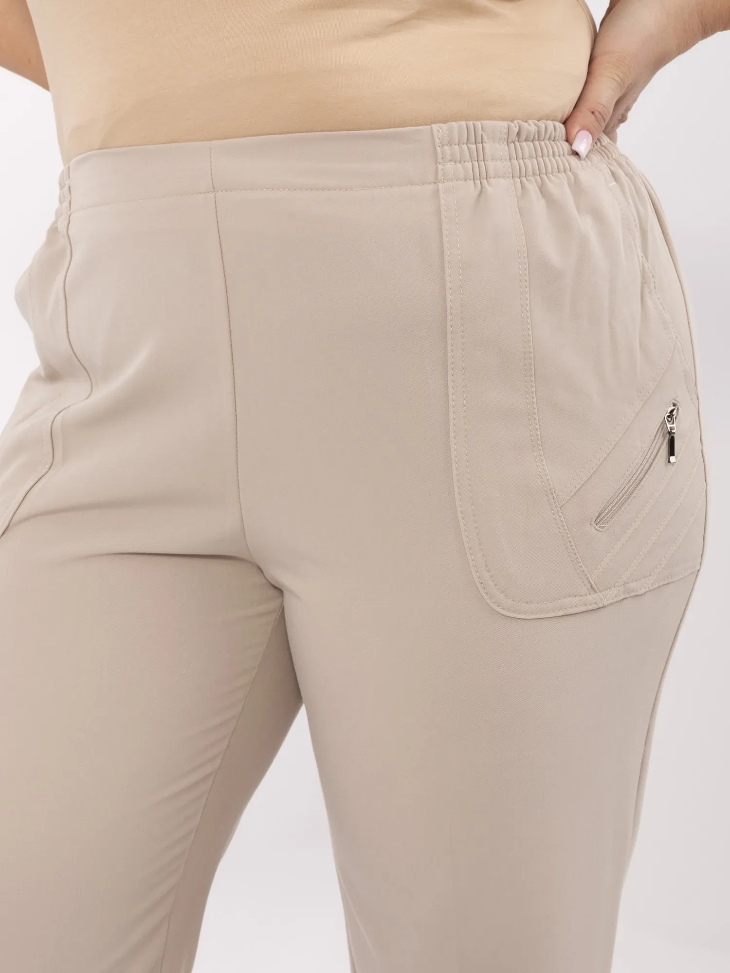 Beżowe spodnie 3/4 plus size z gumką w pasie