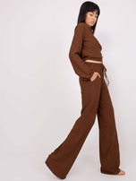 Hurt Brązowy damski komplet casualowy z krótką bluzką