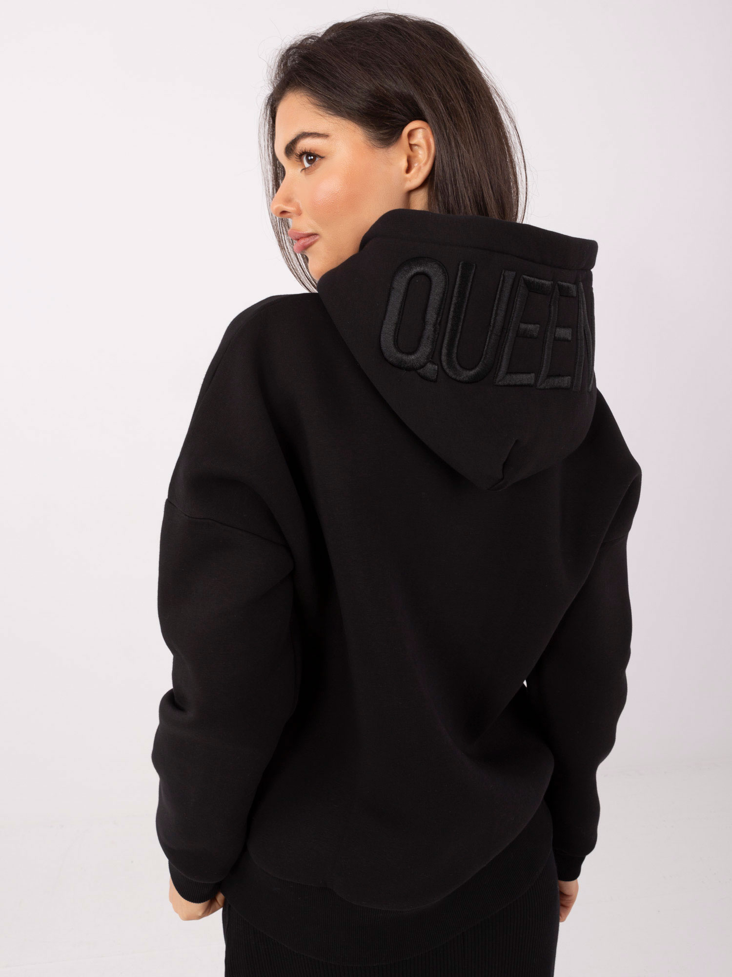 Czarna dresowa bluza oversize z ociepleniem   