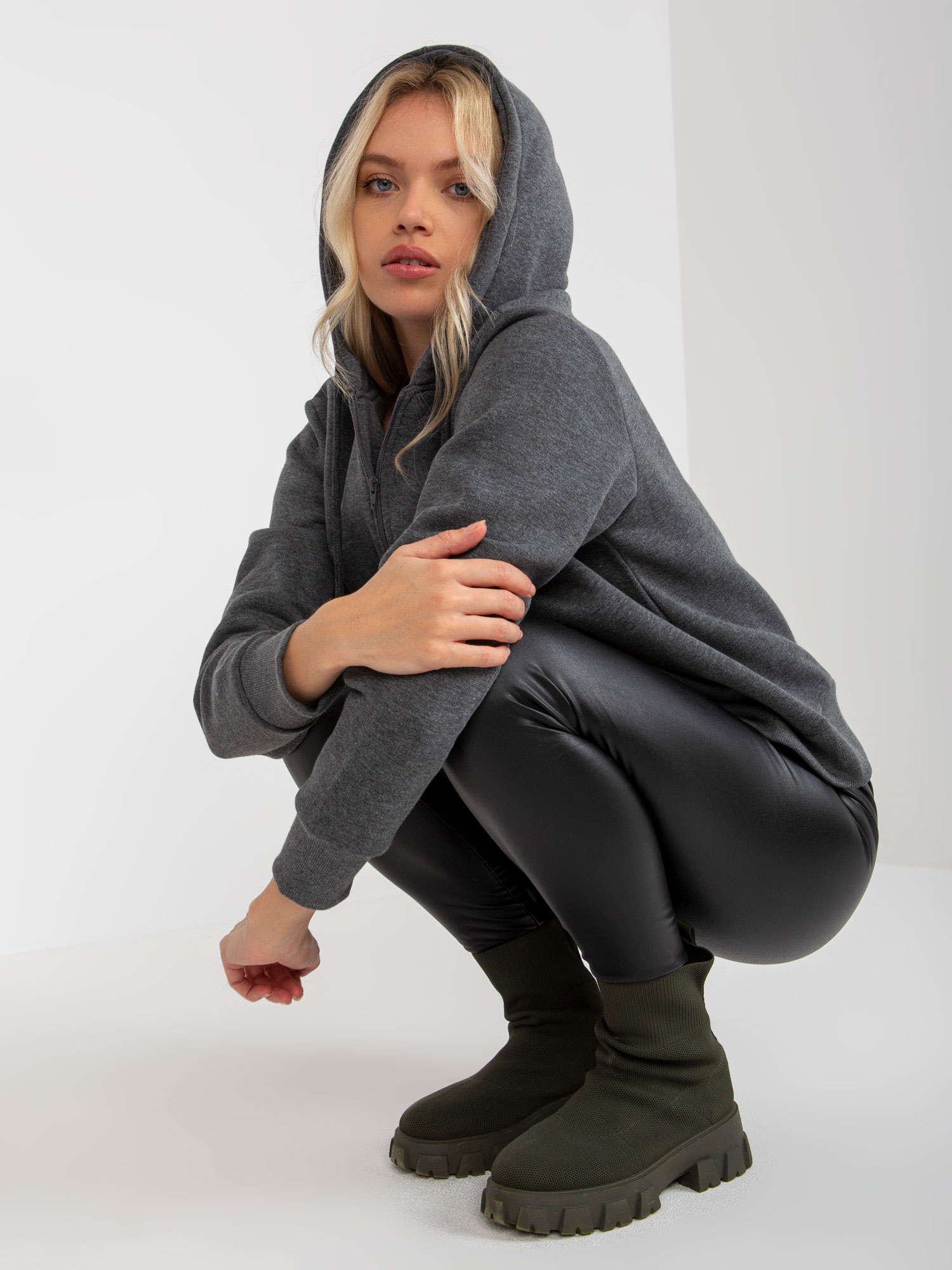 Ciemnoszara rozpinana bluza basic z kapturem RUE PARIS
