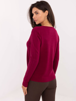 Bordeauxfarbenes Damenpullover mit V-Ausschnitt.