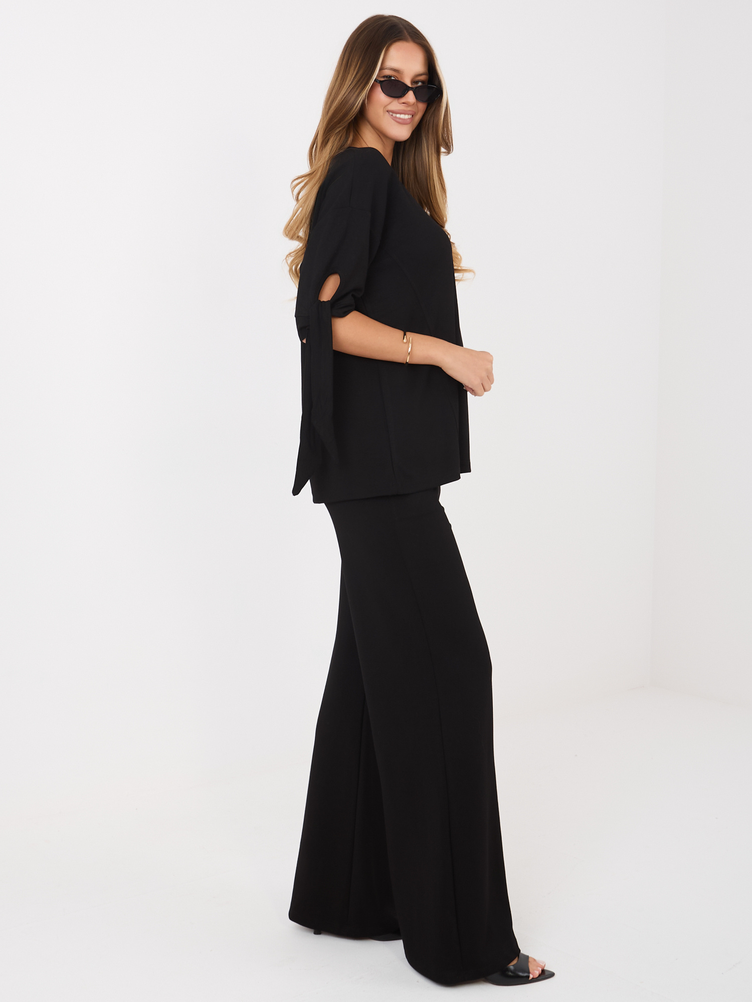 Czarny damski komplet z wiązaniem na rękawach