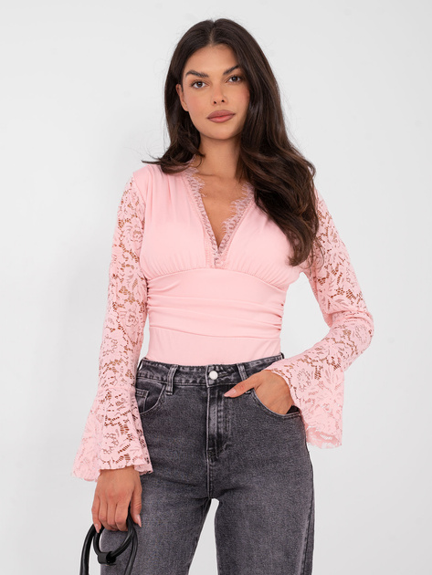 Jasnoróżowe body z usztywnianymi miseczkami