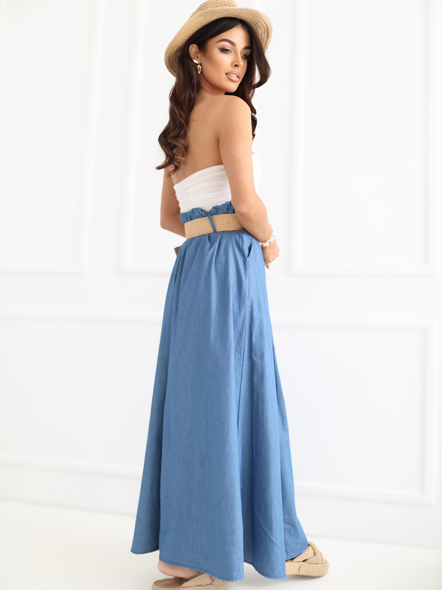 Blaue Maxi-Rock für den Sommer.