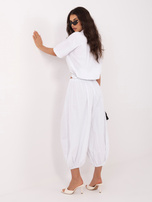 Białe spadochronowe spodnie z sztruksu