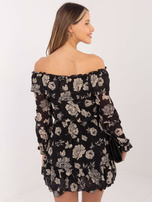 Schwarz-beige Off-Shoulder-Kleid mit Rüsche Briannon.