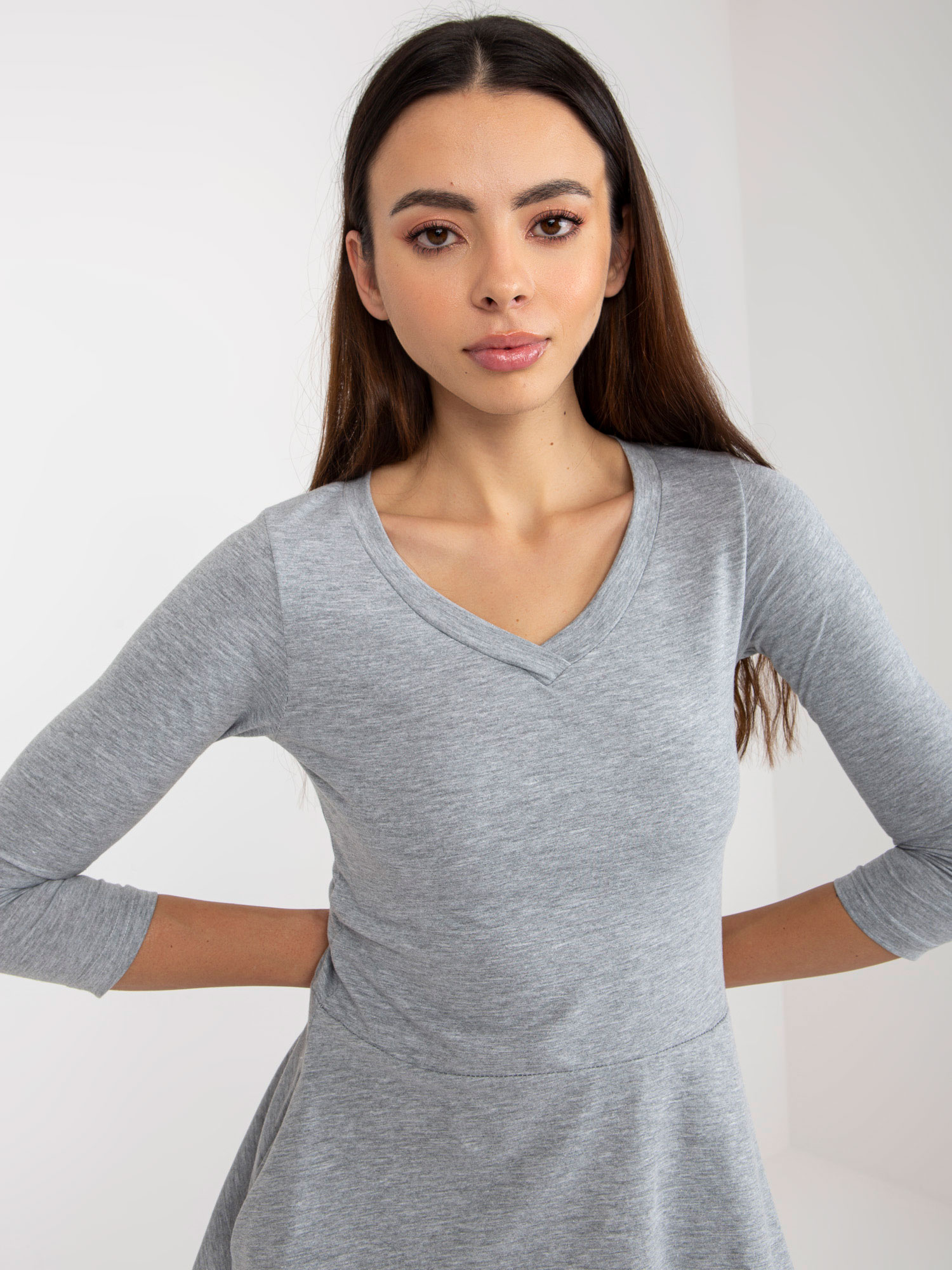 Szara rozkloszowana mini sukienka basic z bawełny