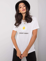 Weißes T-Shirt mit Betsy-Applikation.