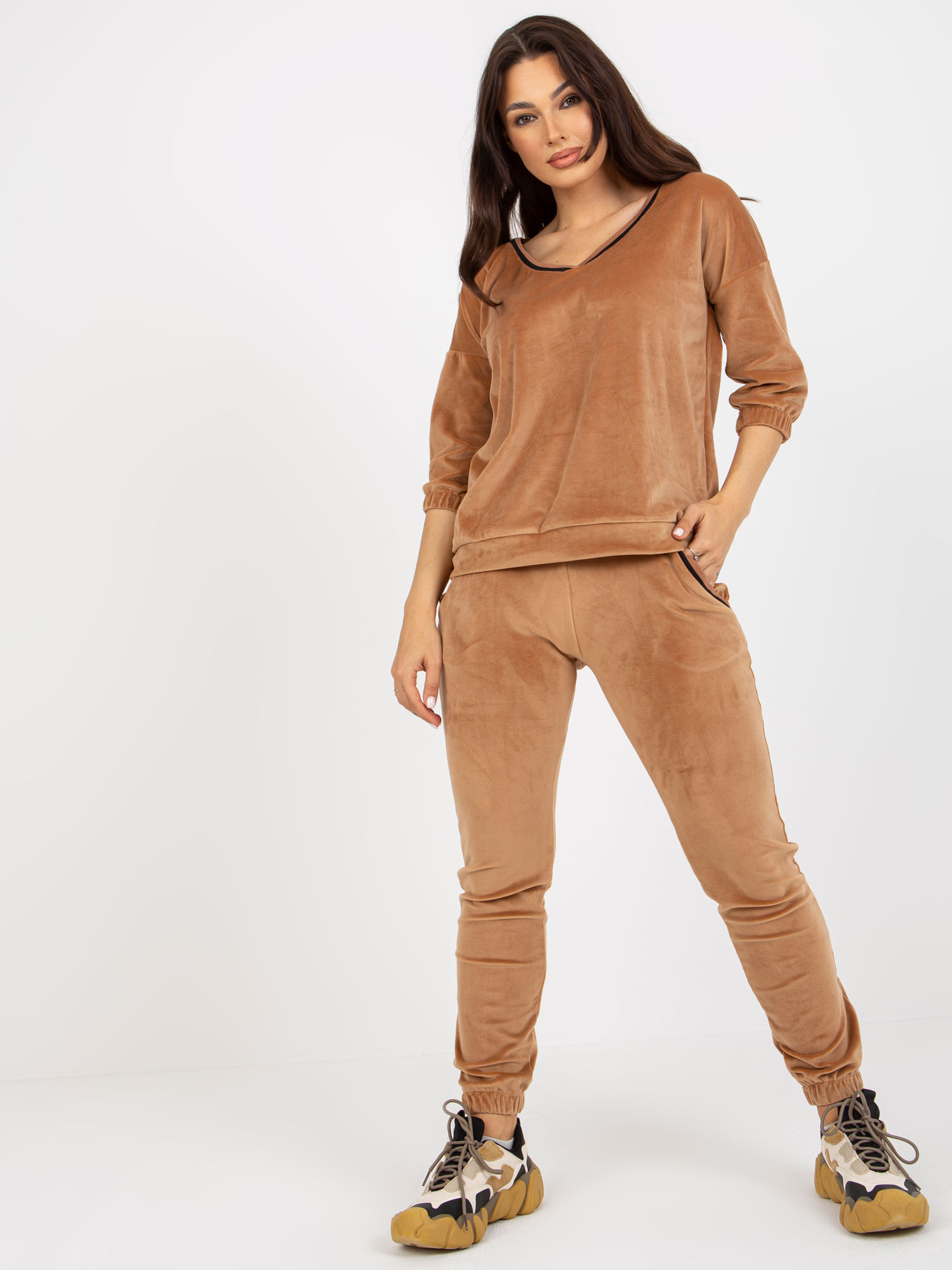 Hurt camel two-piece velour set with V-neck.