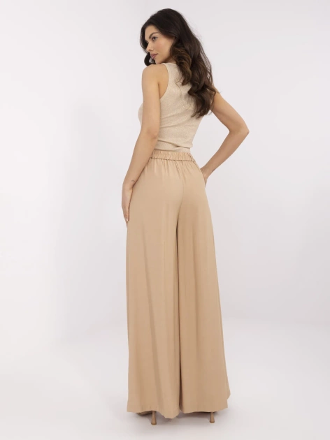 Camelowe materiałowe spodnie z szeroką nogawką