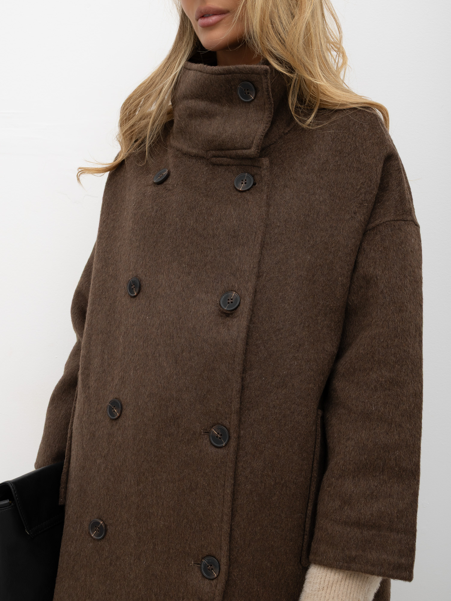 Brauner zweiteiliger Mantel mit Wollanteil.