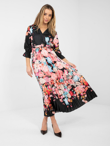 Czarna satynowa sukienka z paskiem