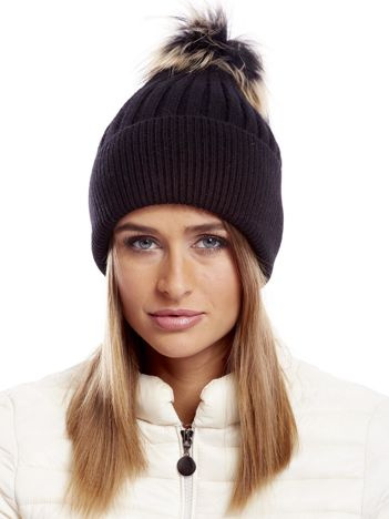 Black ribbed hat with fur tassel