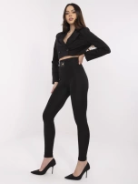 Schwarze Damenleggings mit dekorativem Aufnäher.
