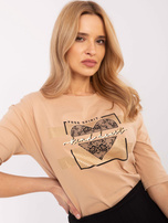 Moteriška camel spalvos bluzonė su apvaliu iškirpimu.