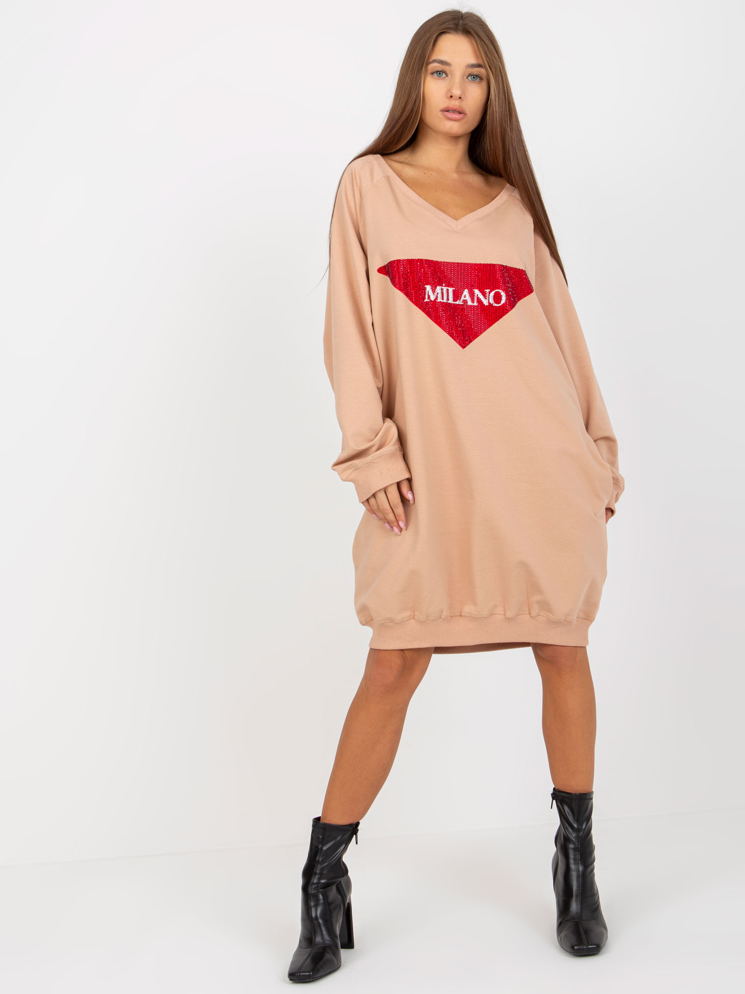 Hurt Beżowa długa bluza oversize z aplikacją z dżetów 