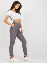 Hurt Fioletowe materiałowe spodnie w paski z kieszeniami