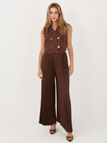 Czekoladowy damski garnitur z dwurzędową kamizelką